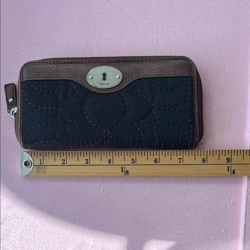Fossil Black and Brown Quilted Zip Wallet with Silver Logo KEY PER